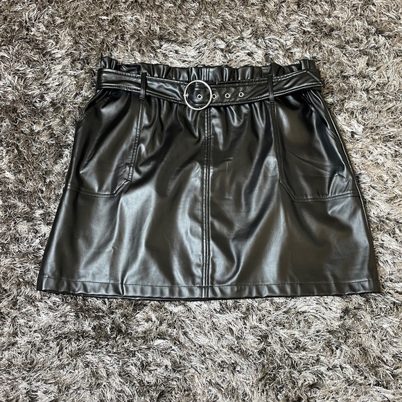 Black Faux Leather Belted Skirt from Forever 21, no tags/worn once - Picture 2 of 3